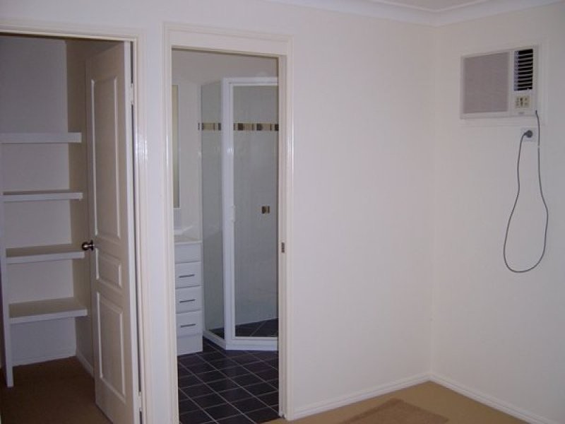 24 Riley Drive, Gracemere QLD 4702