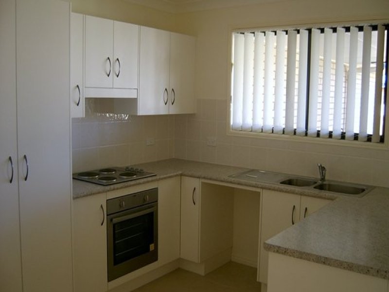 24 Riley Drive, Gracemere QLD 4702