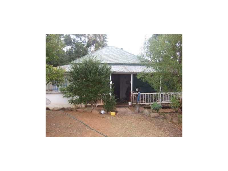 76 Hall Street, Mount Morgan QLD 4714