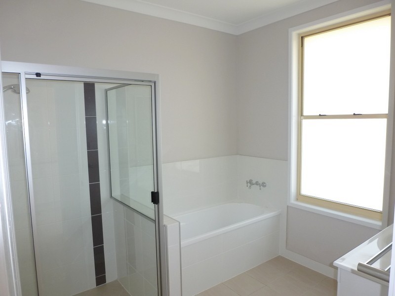 10 EVELINE STREET, Gracemere QLD 4702