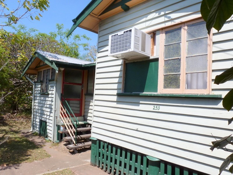 253 DEAN STREET, Berserker QLD 4701