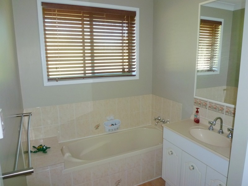 5 HOTHAM CLOSE, Parkhurst QLD 4702