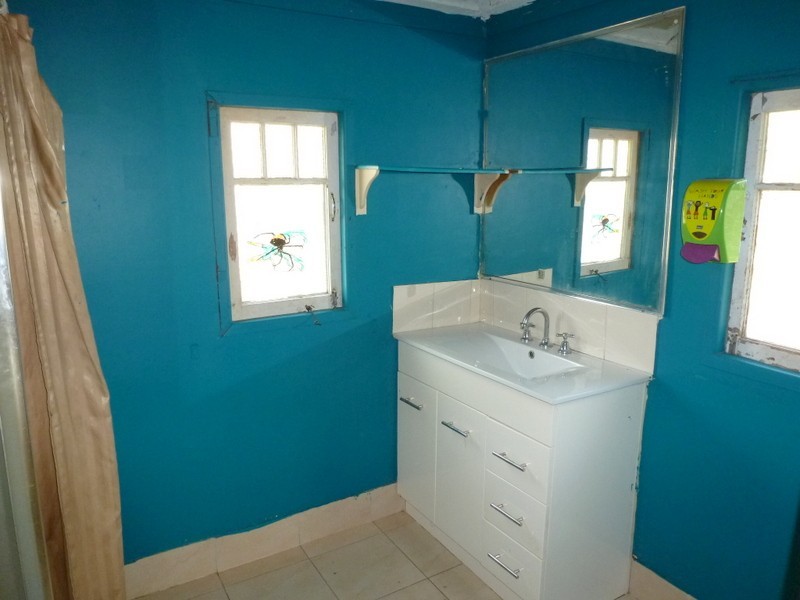 90 BERSERKER STREET, Berserker QLD 4701