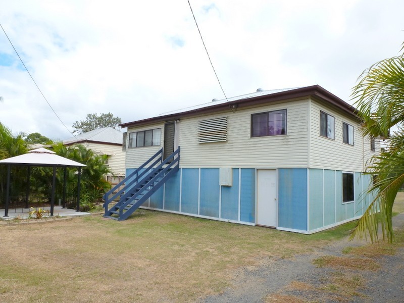 241 LAKES CREEK Road, Berserker QLD 4701