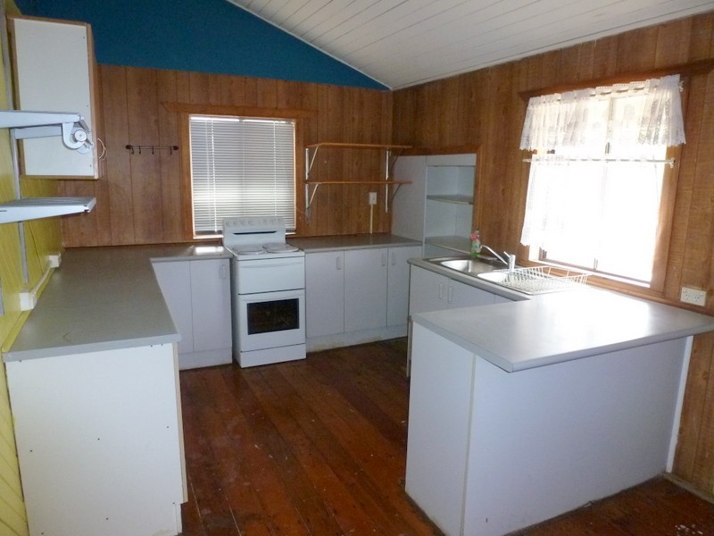 241 LAKES CREEK Road, Berserker QLD 4701