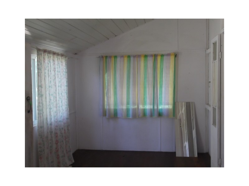 63 Hall Street, Mount Morgan QLD 4714