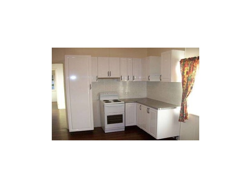 33 THOMASSON STREET, Park Avenue QLD 4701