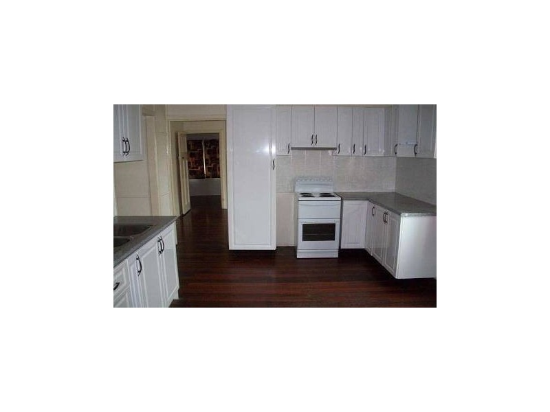 33 THOMASSON STREET, Park Avenue QLD 4701