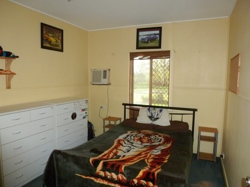 243 LAKES CREEK ROAD, Berserker QLD 4701