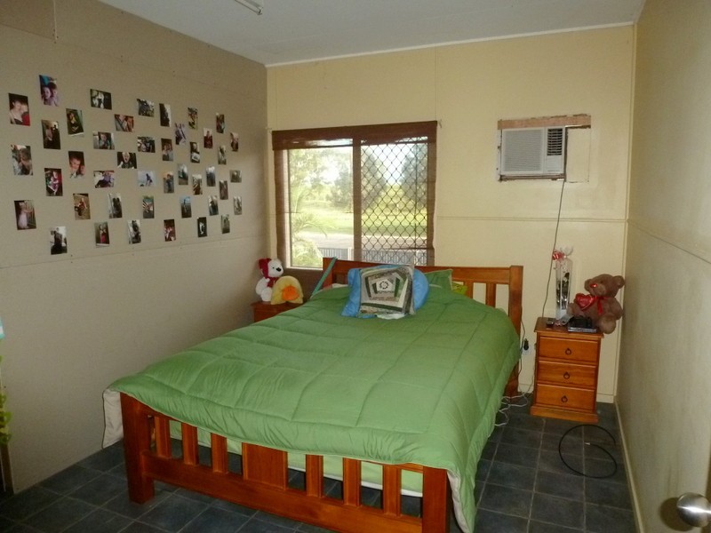 243 LAKES CREEK ROAD, Berserker QLD 4701