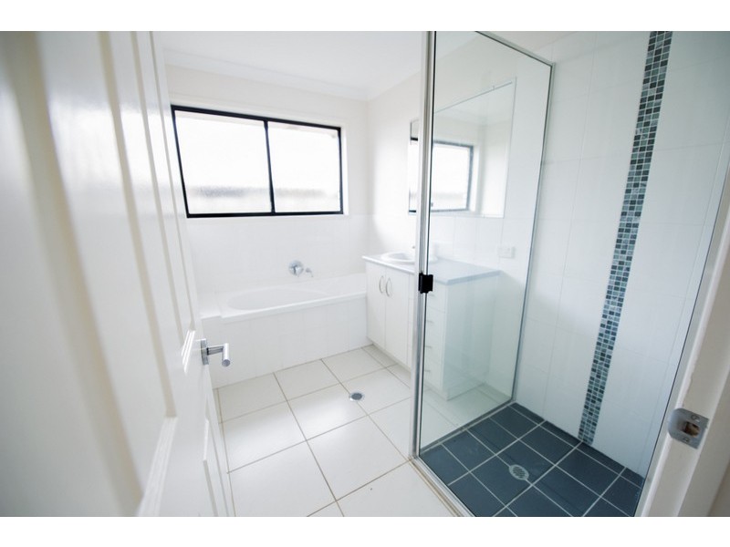 6 KERRIE MEARES CRESCENT, Gracemere QLD 4702