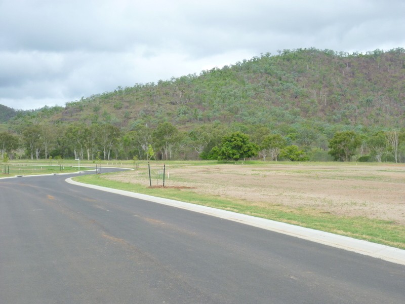 90 TRINITY AVENUE, Rockyview QLD 4701
