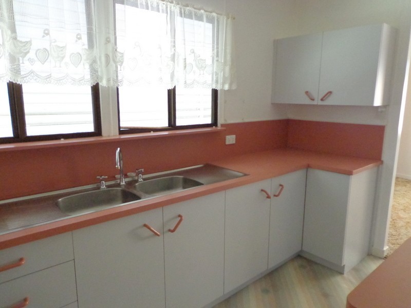 17 HARRIETTE STREET, Park Avenue QLD 4701