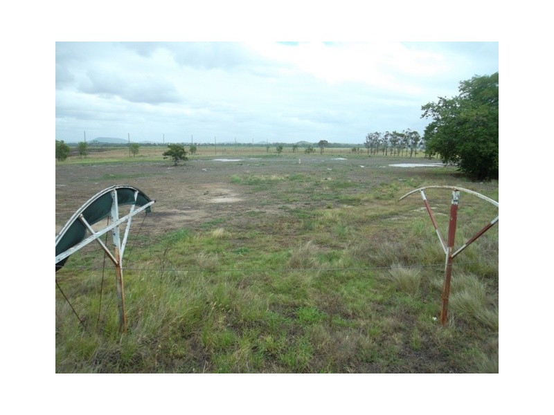 7 Capricorn Highway, Fairy Bower QLD 4700