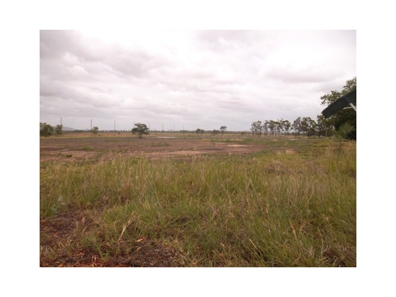 7 Capricorn Highway, Fairy Bower QLD 4700