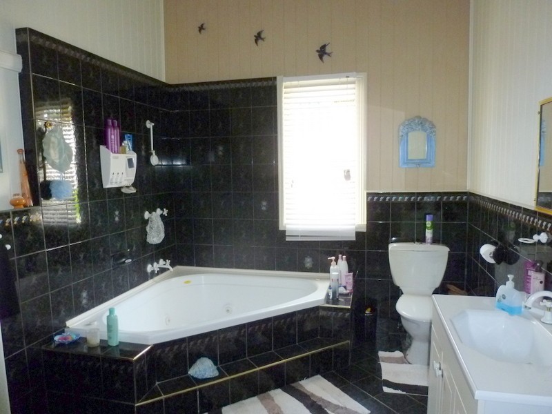 145 DENHAM STREET, Cnr Talford St., Allenstown QLD 4700