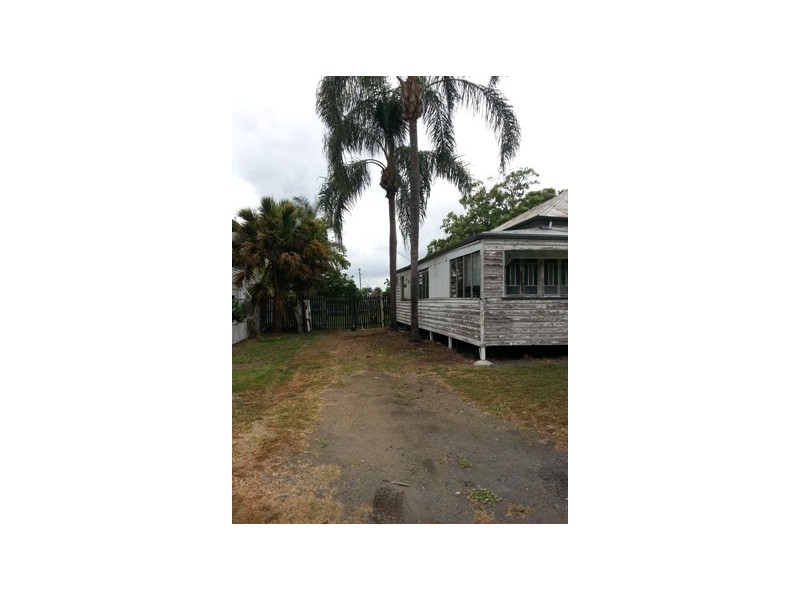 8 Canovan Street, Berserker QLD 4701