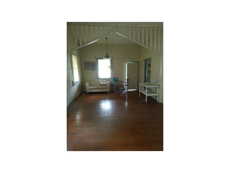 8 Canovan Street, Berserker QLD 4701