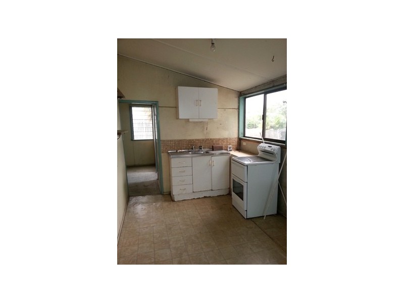 8 Canovan Street, Berserker QLD 4701