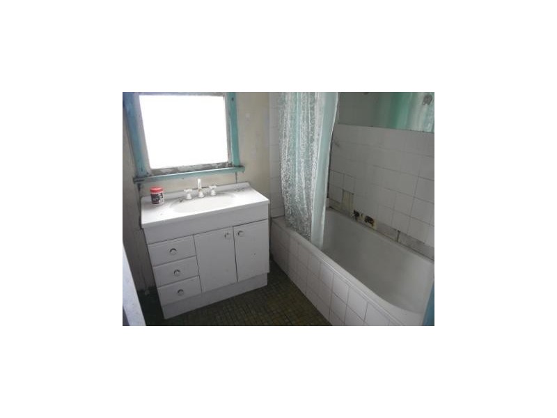 8 Canovan Street, Berserker QLD 4701