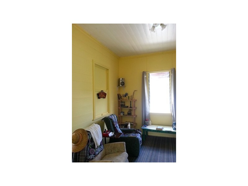 84 Dee Street, Mount Morgan QLD 4714