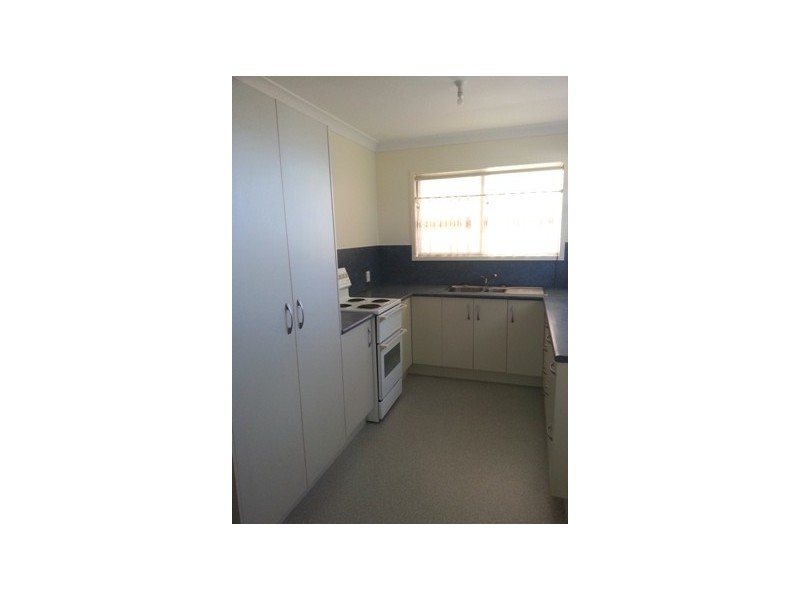 8 Harriette Street, Park Avenue QLD 4701
