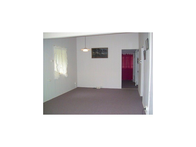 10 Hall Street, Mount Morgan QLD 4714