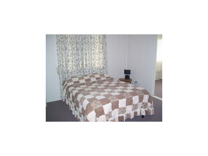 10 Hall Street, Mount Morgan QLD 4714