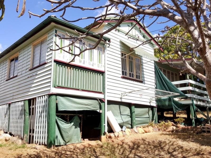 10 Hall Street, Mount Morgan QLD 4714
