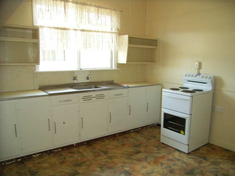 98 Dean Street, Berserker QLD 4701