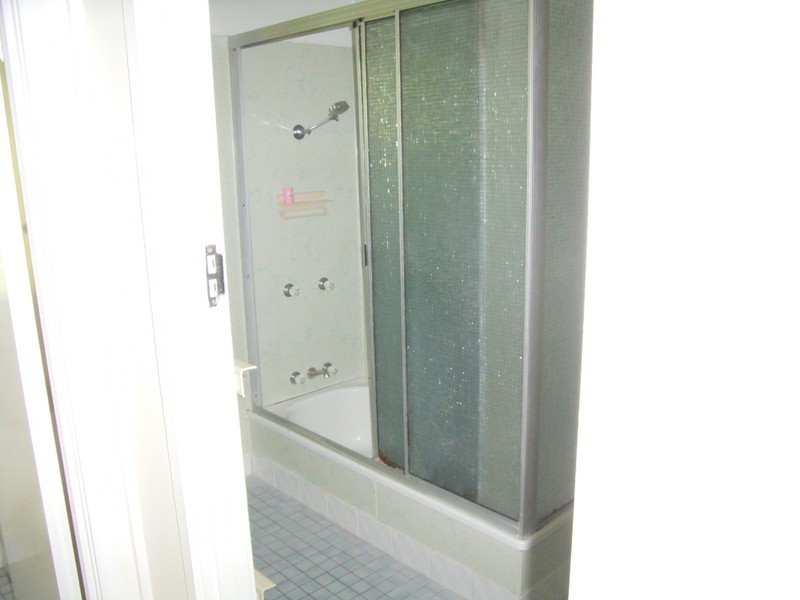 27 Hardy Avenue, Park Avenue QLD 4701