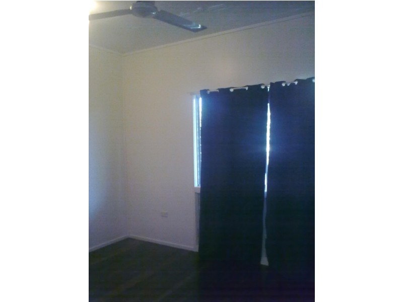 27 Hardy Avenue, Park Avenue QLD 4701