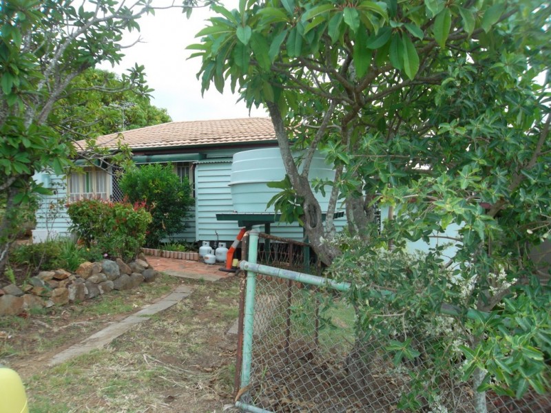 10 Hall Street South, Mount Morgan QLD 4714