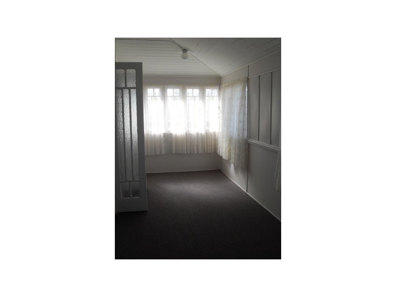 10 Hall Street South, Mount Morgan QLD 4714