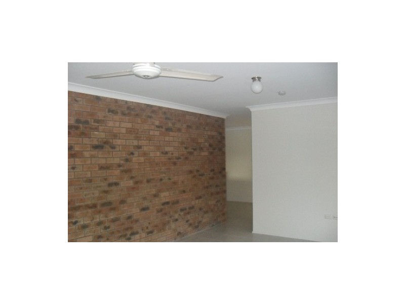 2/290 Bloxsom Street, Koongal QLD 4701