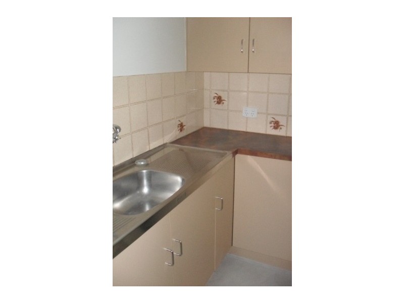 2/290 Bloxsom Street, Koongal QLD 4701
