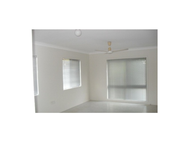 2/290 Bloxsom Street, Koongal QLD 4701