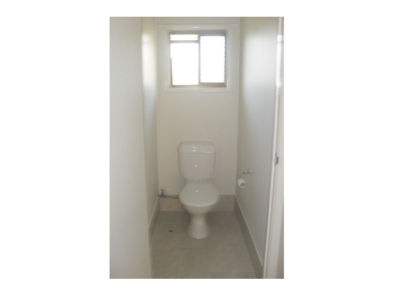 2/290 Bloxsom Street, Koongal QLD 4701