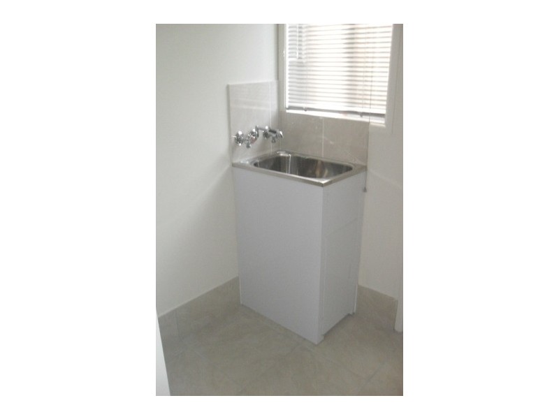 2/290 Bloxsom Street, Koongal QLD 4701
