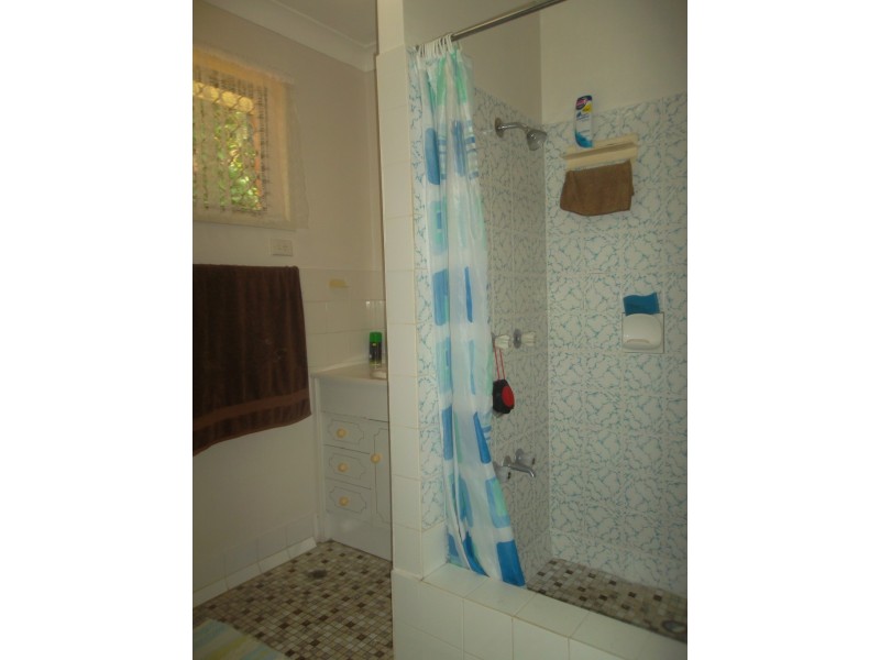 2/305 Mills Avenue, Frenchville QLD 4701