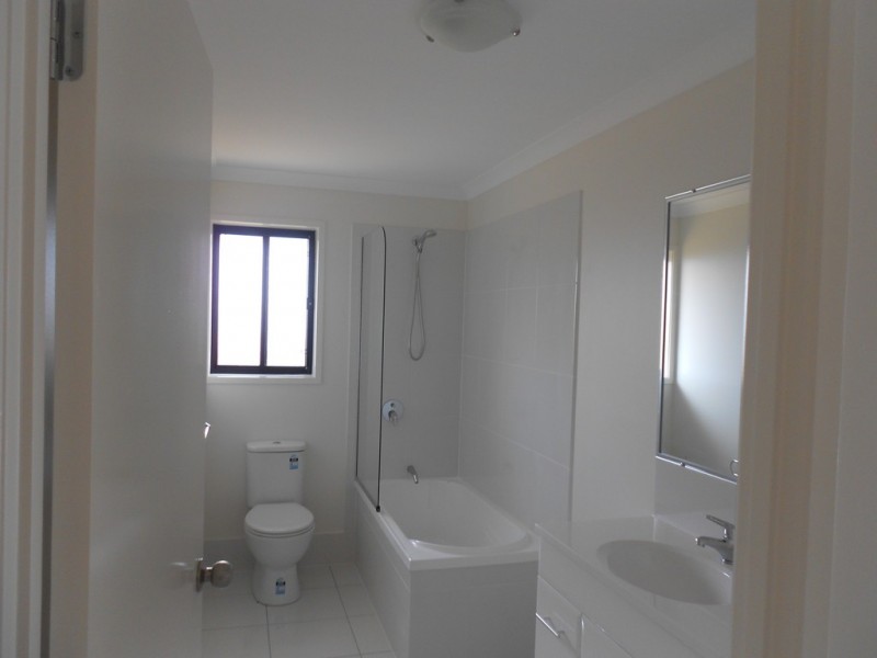 2 Devries Avenue, Gracemere QLD 4702