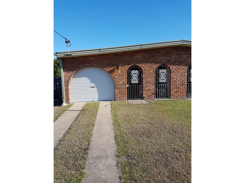 2/82 Stenlake Avenue, Kawana QLD 4701