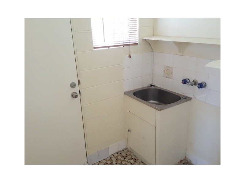 1 / 2 – 132 Alexandra Street, Kawana QLD 4701