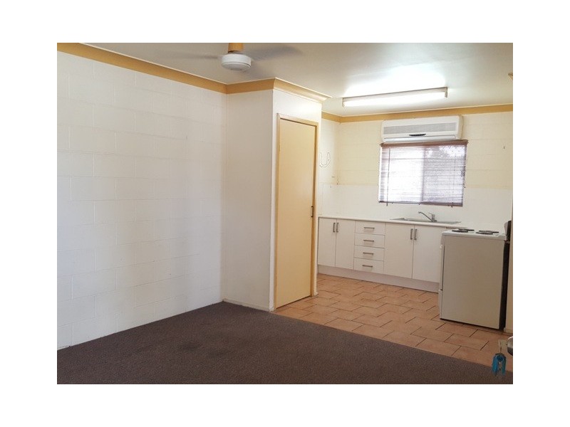 1 / 2 – 132 Alexandra Street, Kawana QLD 4701