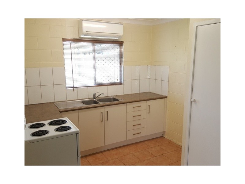 1 / 2 – 132 Alexandra Street, Kawana QLD 4701