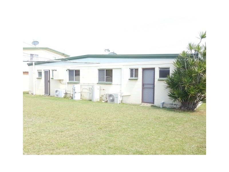 1 / 2 – 132 Alexandra Street, Kawana QLD 4701