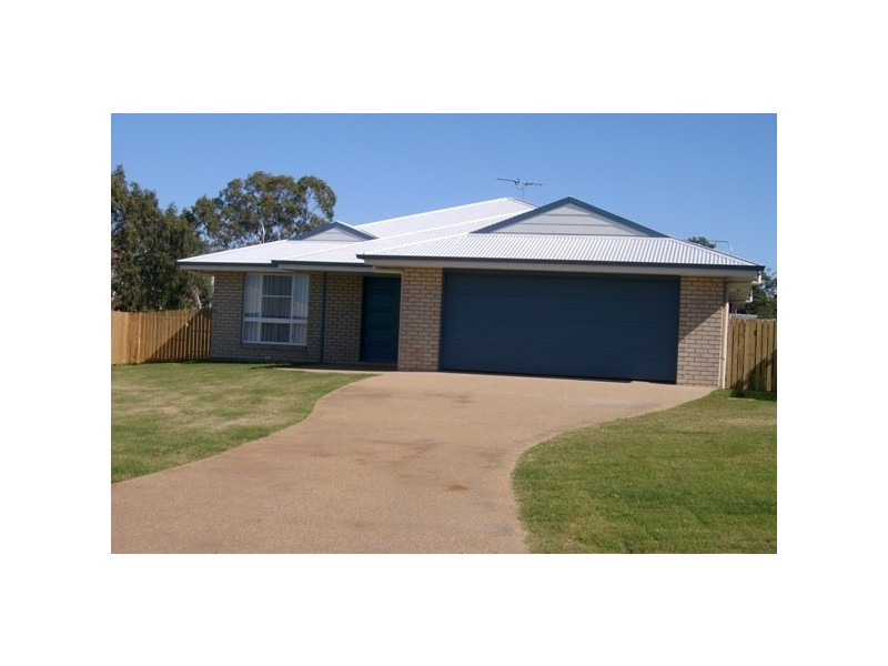 8 Riley Drive, Gracemere QLD 4702