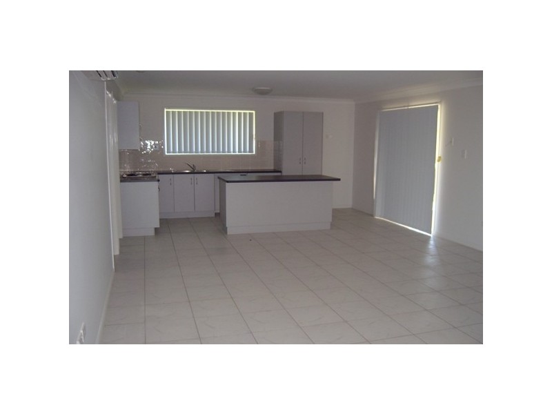 8 Riley Drive, Gracemere QLD 4702