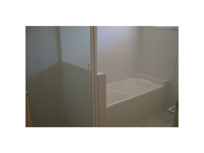 8 Riley Drive, Gracemere QLD 4702