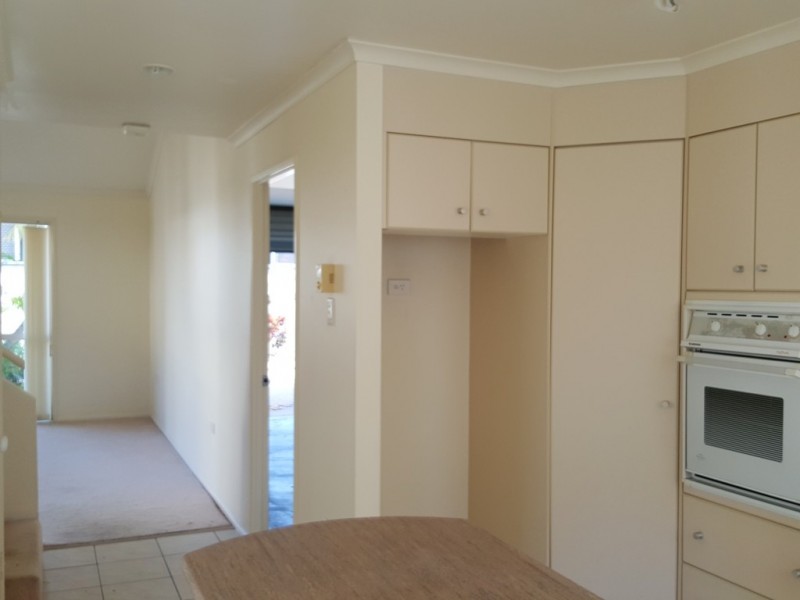 2 / 90 Livingstone Street, Berserker QLD 4701